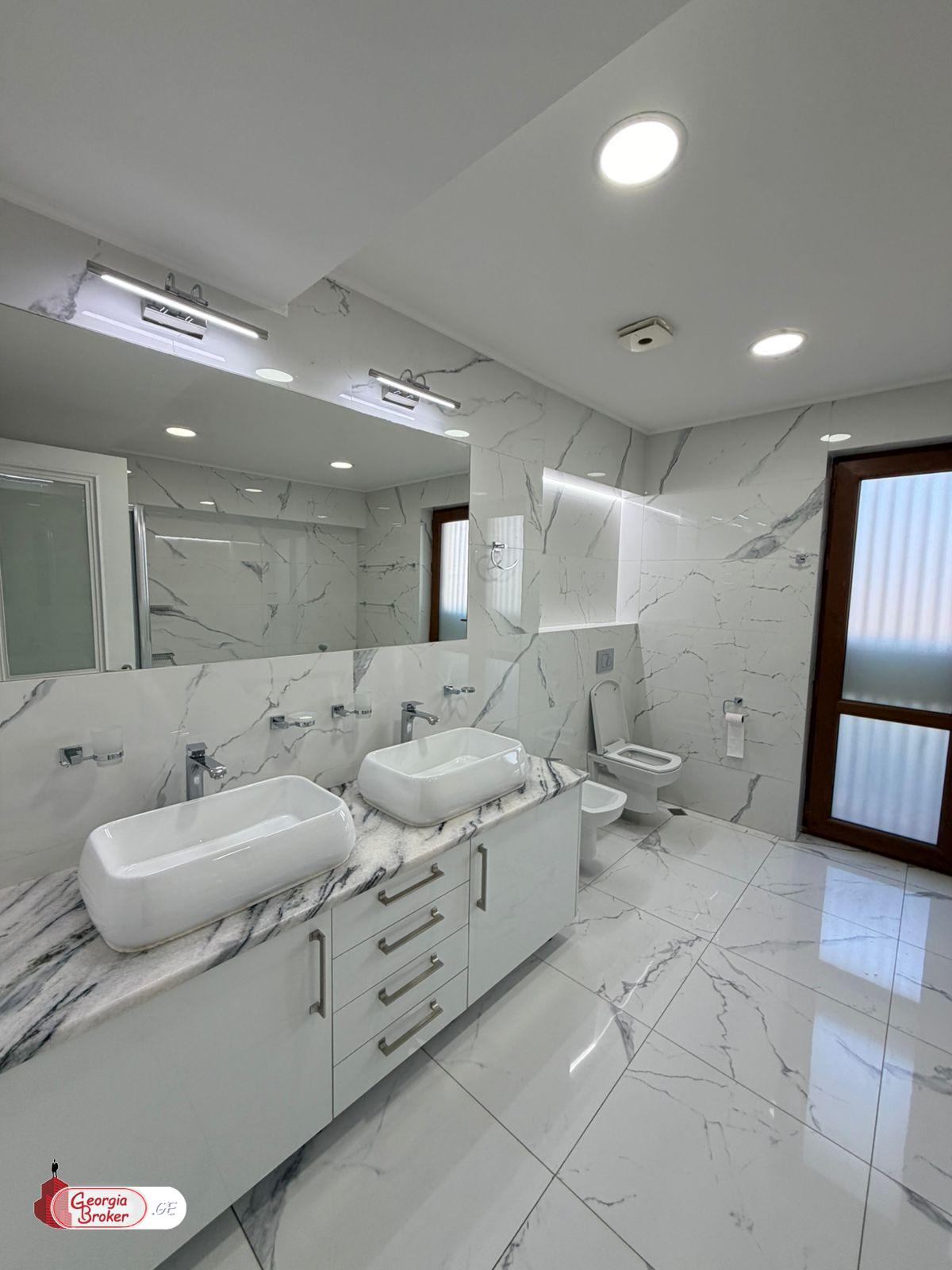 იყიდება ახალი გარემონტებული 9 ოთახიანი სახლი დიდ დიღომში